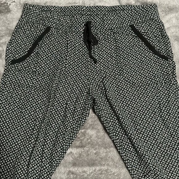 SO Black & White Geometric Pattern Rayon Joggers L - Picture 2 of 9